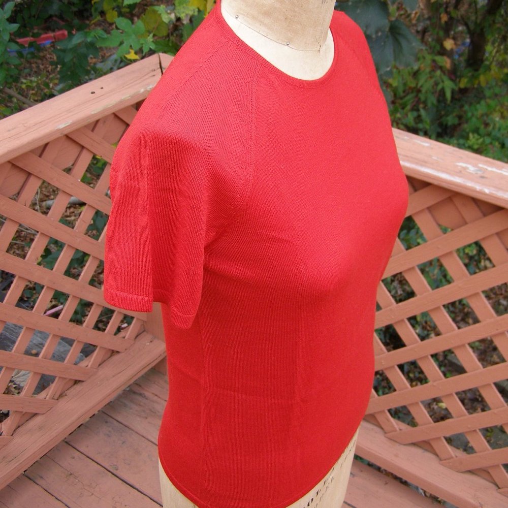NEW (vintage) Valentino Red Knit Short Sleeve Top - Picture 2 of 12
